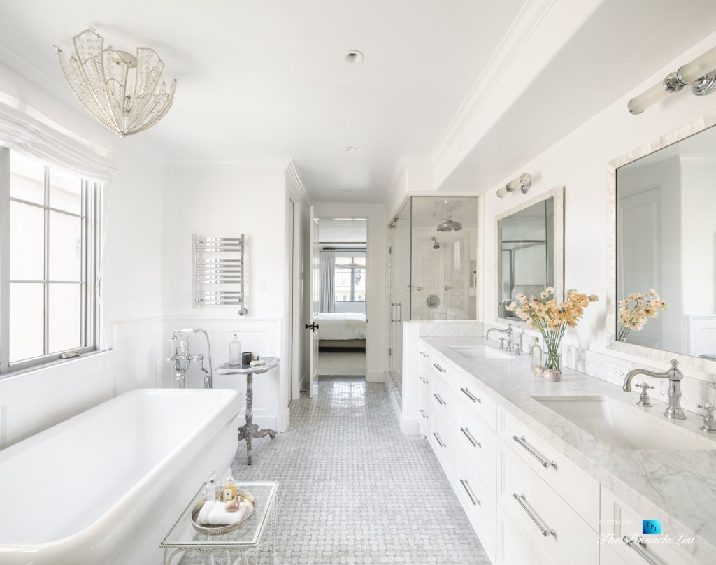 Exquisite Luxury Walk Street Home - 220 8th St, Manhattan Beach, CA, USA - Master Bathroom