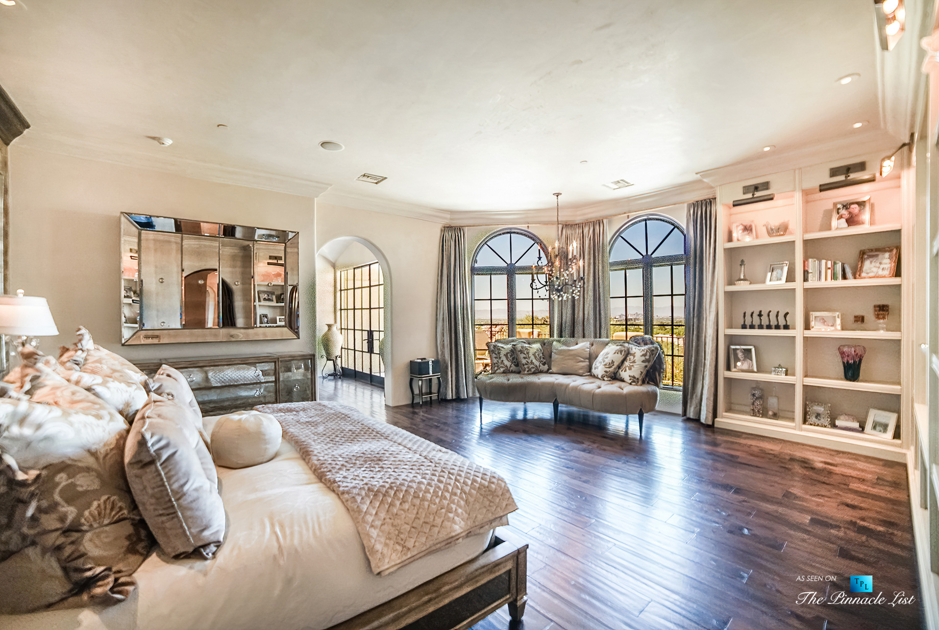 Spanish Colonial Biltmore Mountain Estate - 6539 N 31st Pl, Phoenix, AZ, USA - Master Bedroom