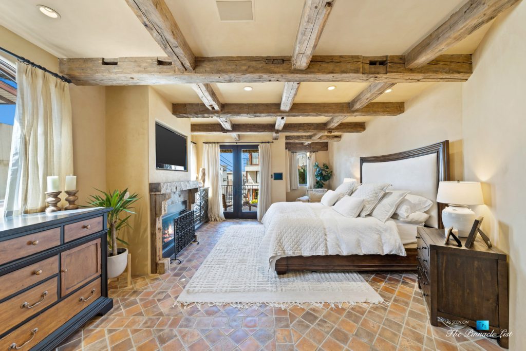 Authentic Luxury Coastal Villa - 216 7th St, Manhattan Beach, CA, USA - Master Bedroom