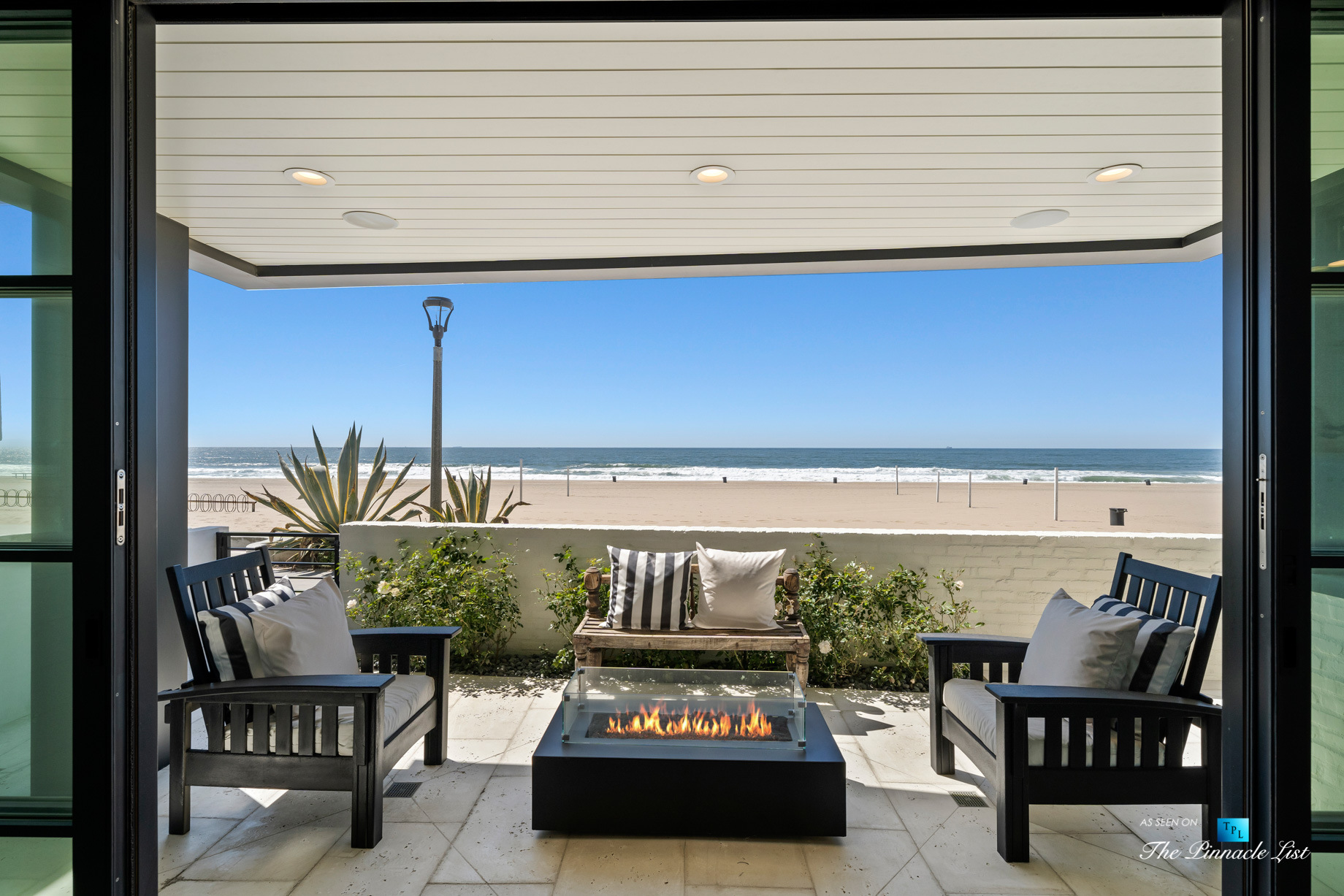 Authentic Luxury Coastal Villa - 216 7th St, Manhattan Beach, CA, USA - Beachfront Covered Deck