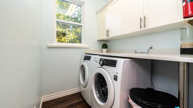 2366 Sunnyside Rd, Anmore, BC, Canada - Laundry Room