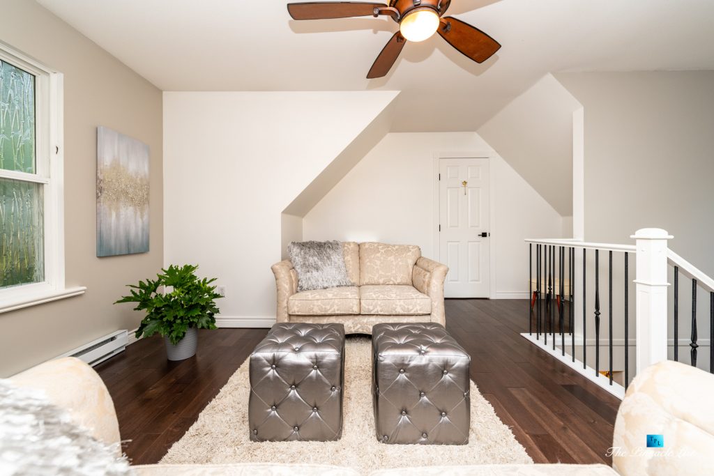 2366 Sunnyside Rd, Anmore, BC, Canada - Loft Sitting Area