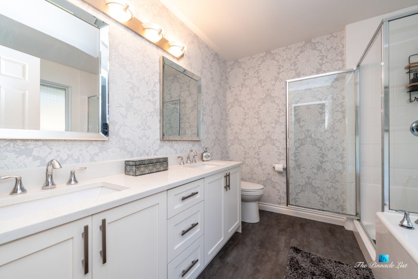 2366 Sunnyside Rd, Anmore, BC, Canada - Master Bathroom