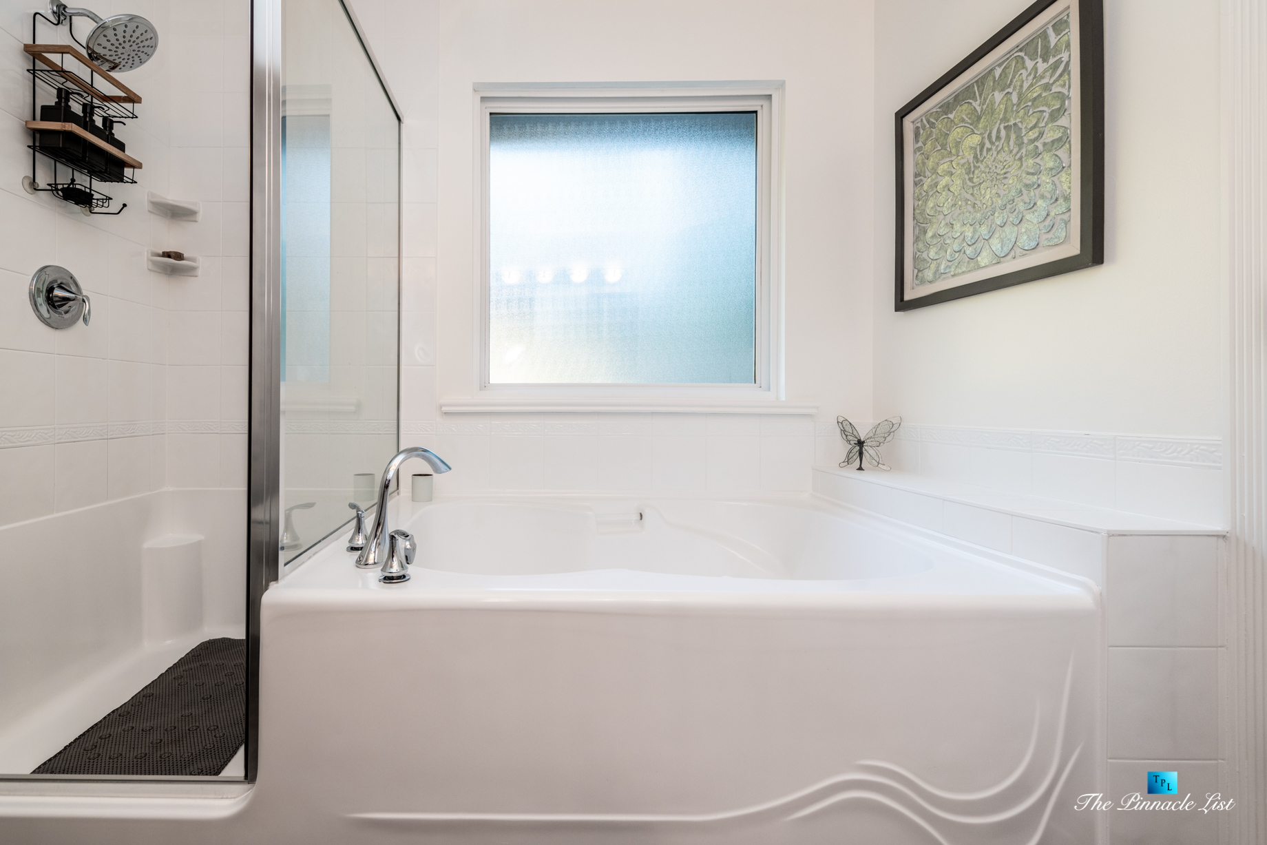 2366 Sunnyside Rd, Anmore, BC, Canada - Master Shower and Bathtub