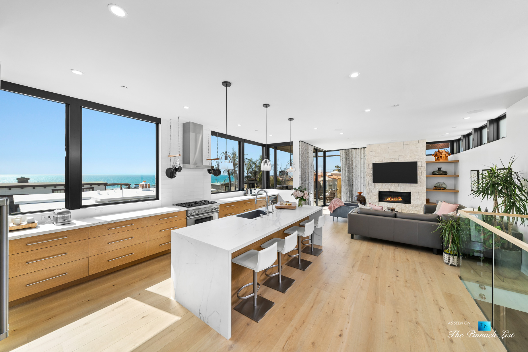 246 30th Street, Hermosa Beach, CA, USA – Kitchen and Living Room