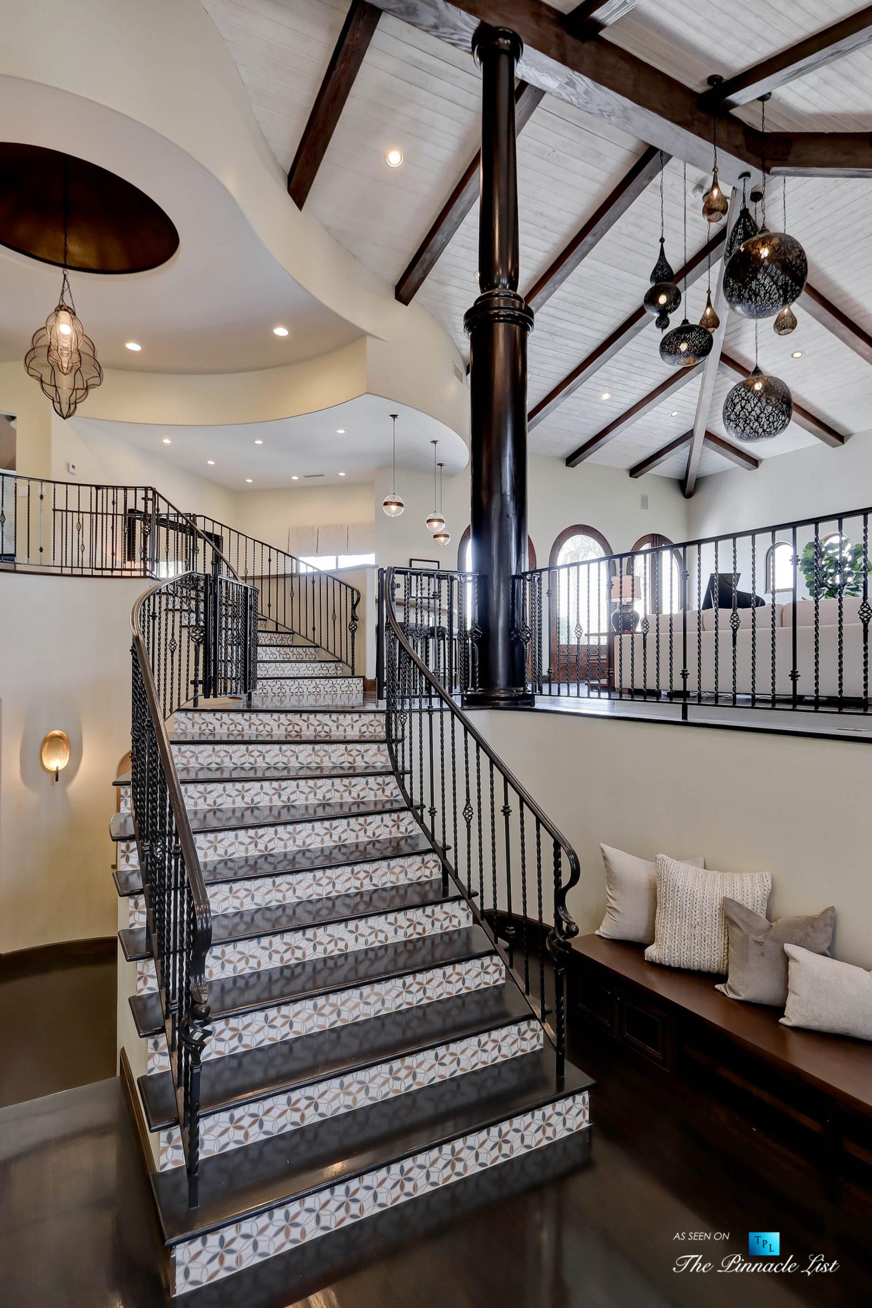 853 10th Street, Manhattan Beach, CA, USA – Foyer Stairs