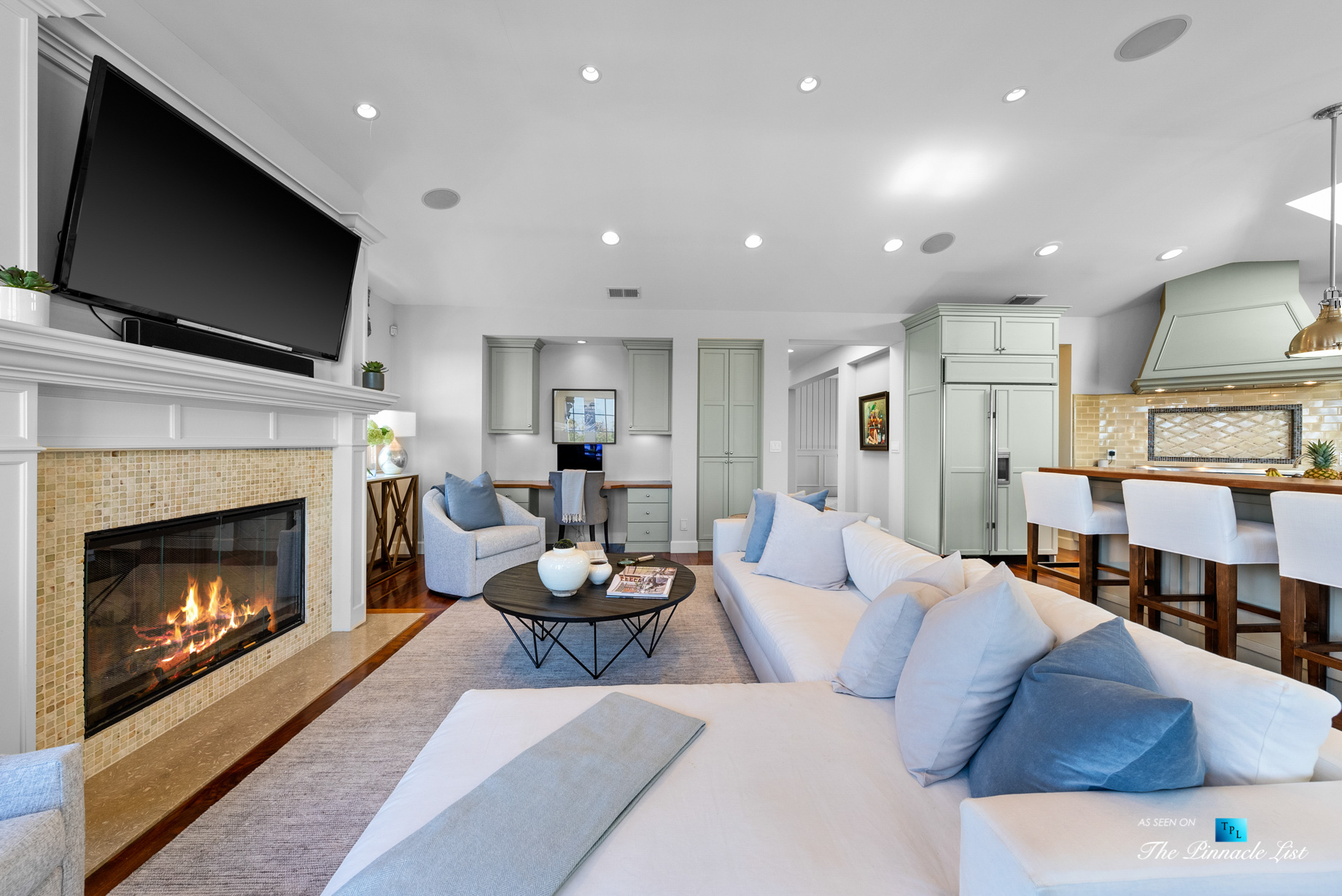 877 8th Street, Manhattan Beach, CA, USA – Living Room and Kitchen