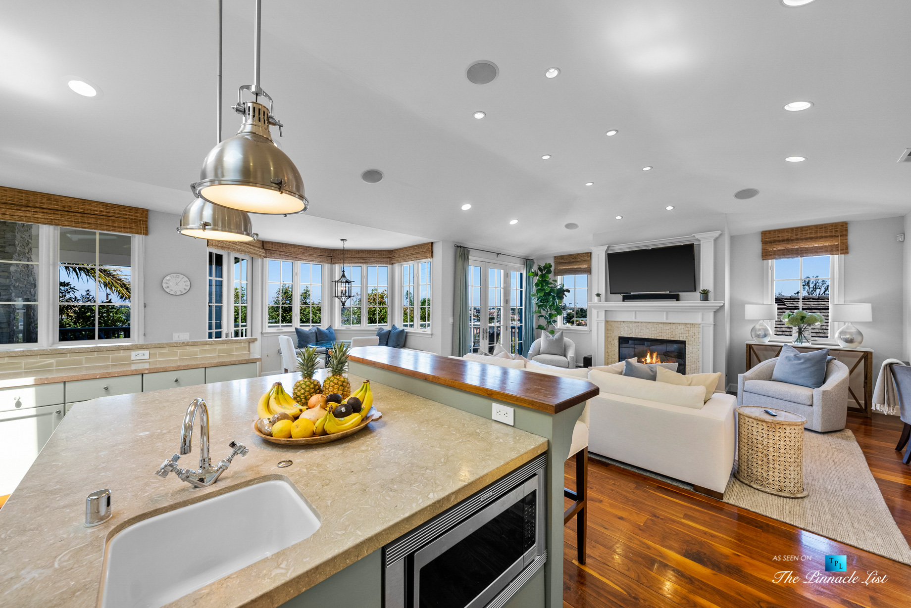 877 8th Street, Manhattan Beach, CA, USA - Kitchen and Living Room View