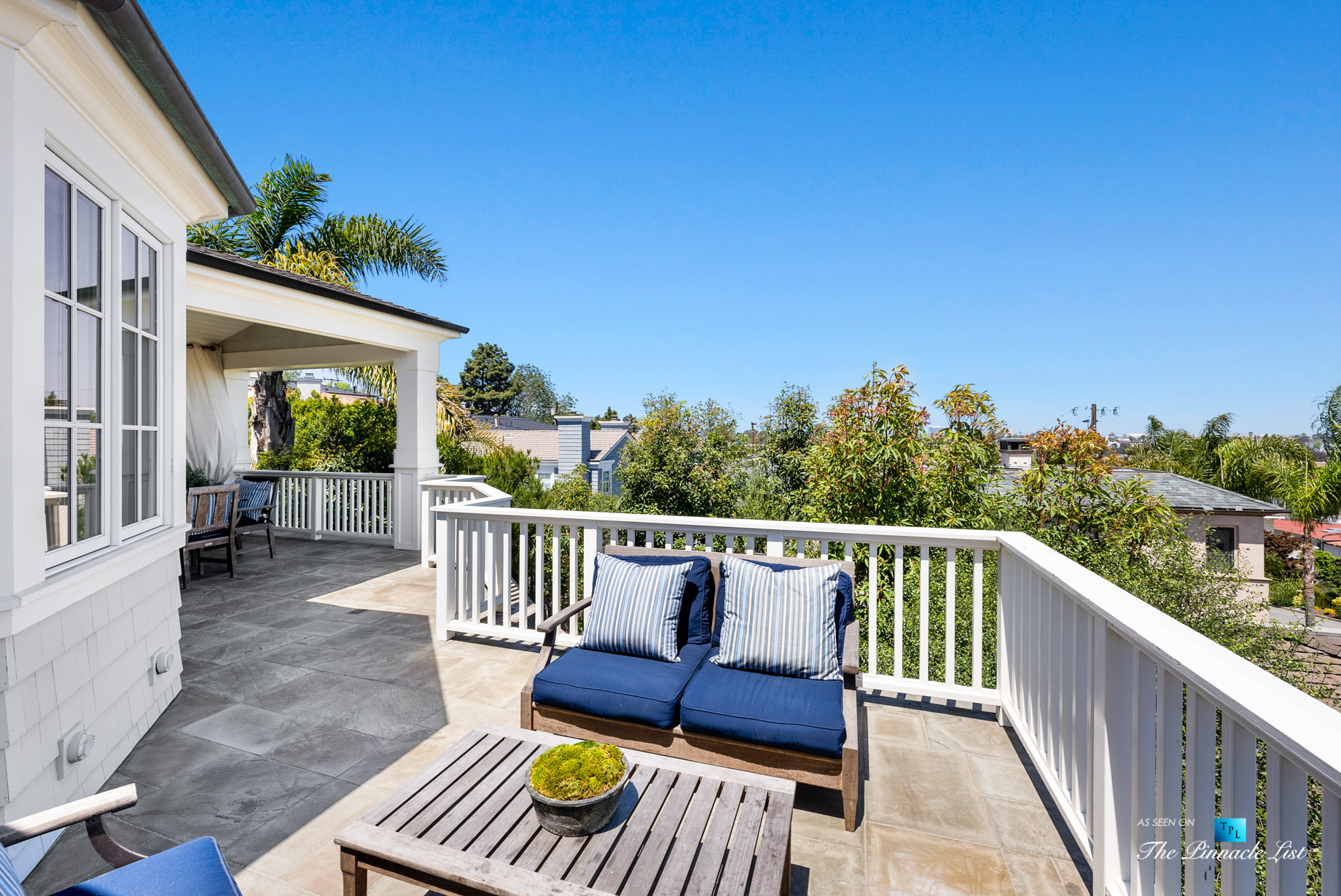 877 8th Street, Manhattan Beach, CA, USA - Top Level Patio Seating View