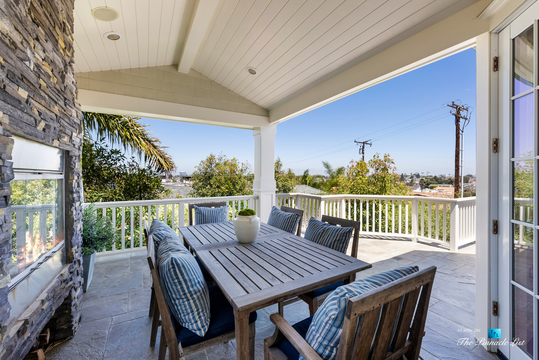 877 8th Street, Manhattan Beach, CA, USA - Covered Top Level Patio Table and Chairs