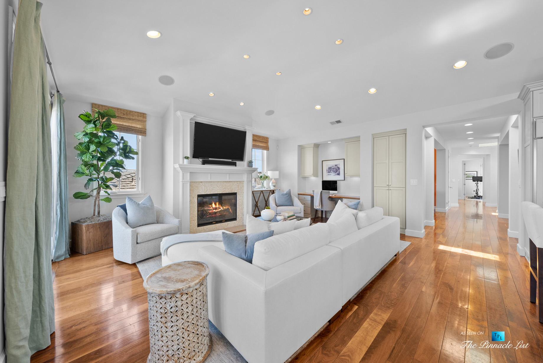 877 8th Street, Manhattan Beach, CA, USA - Living Room and Main Hallway