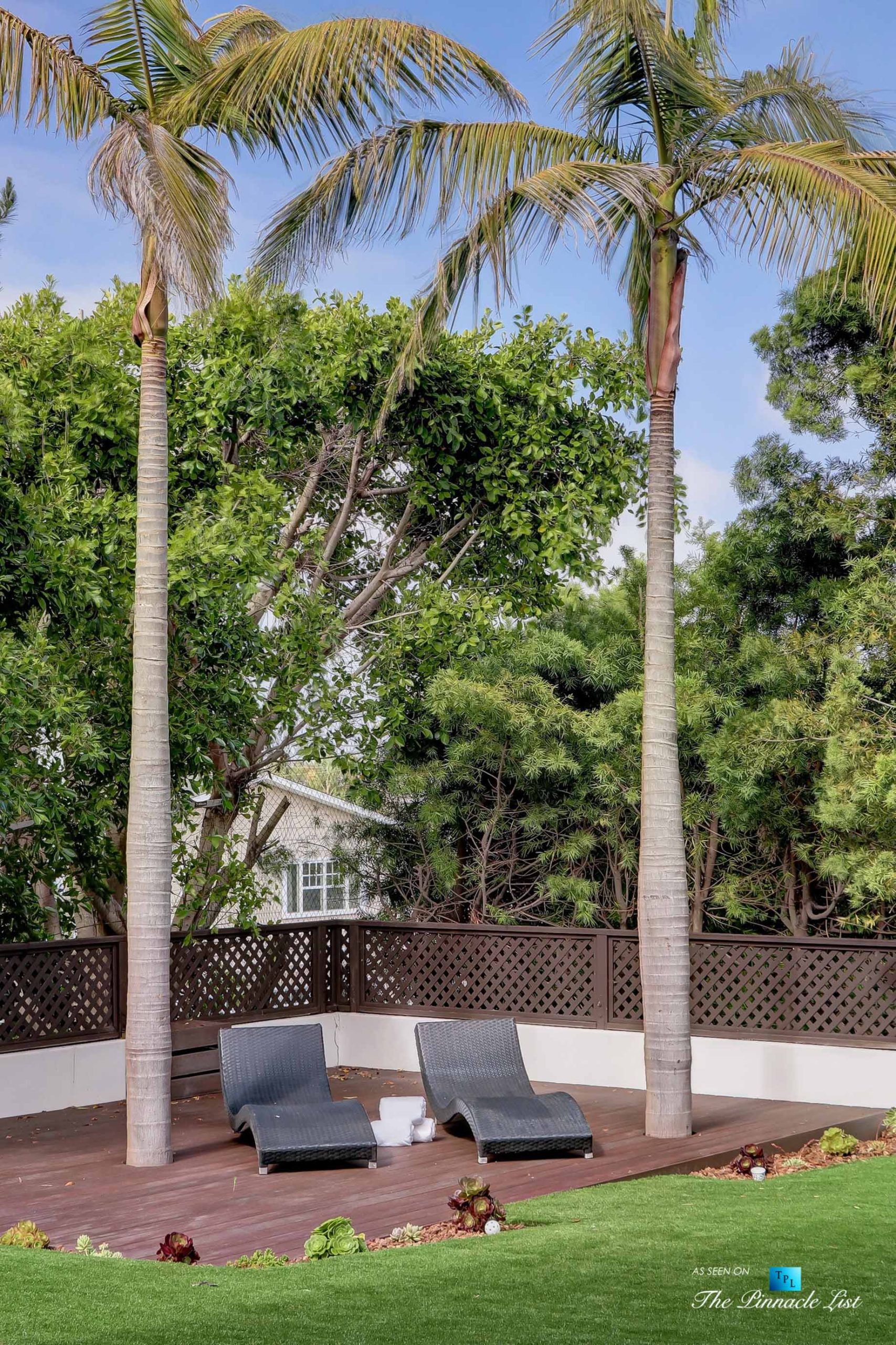 853 10th Street, Manhattan Beach, CA, USA – Backyard Lounge Chairs