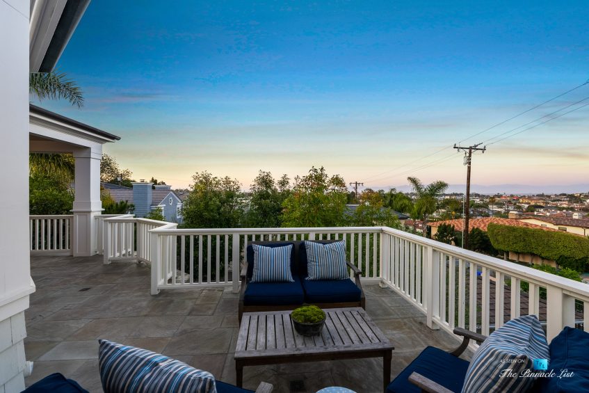 877 8th Street, Manhattan Beach, CA, USA - Top Level Patio Twilight Seating View