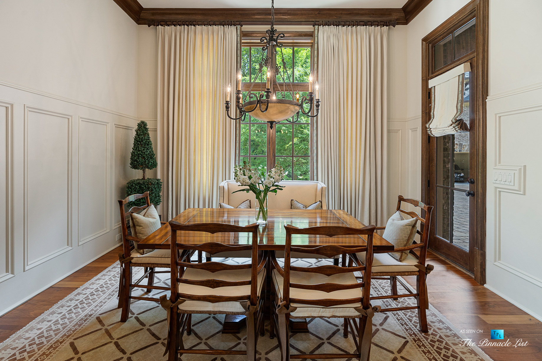 5705 Winterthur Ln, Sandy Springs, GA, USA - Atlanta Luxury Real Estate - Winterthur Estates Home - Kitchen Table