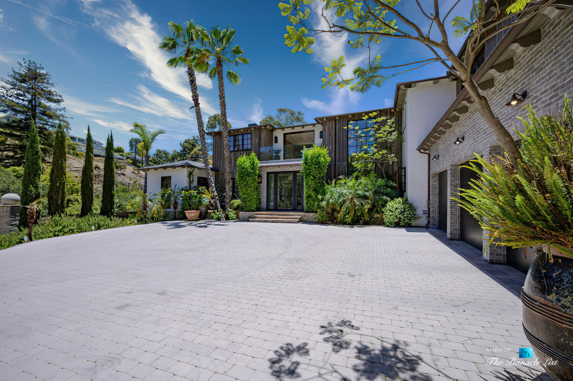 1105 Rivas Canyon Rd, Pacific Palisades, CA, USA - Luxury Real Estate - Front Entrance
