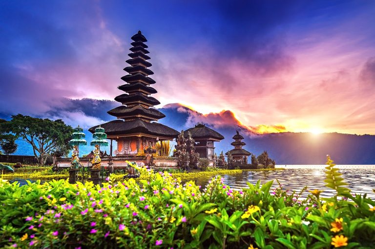Top 10 Luxury Travel Destinations Around the World – The Pinnacle List
