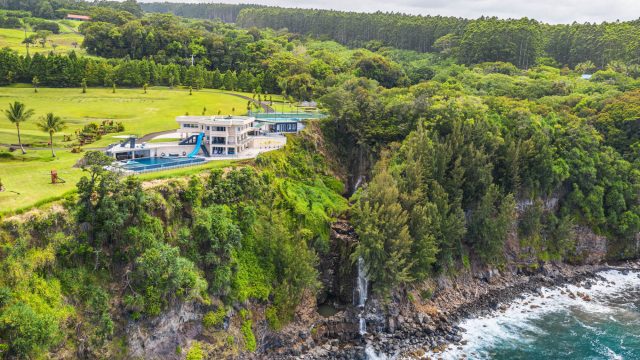 Waterfalling Estate - 32-1056 Old Mamalahoa Hwy, Ninole, HI, USA