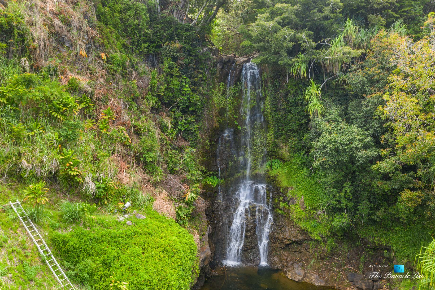 Waterfalling Estate - 32-1056 Old Mamalahoa Hwy, Ninole, HI, USA