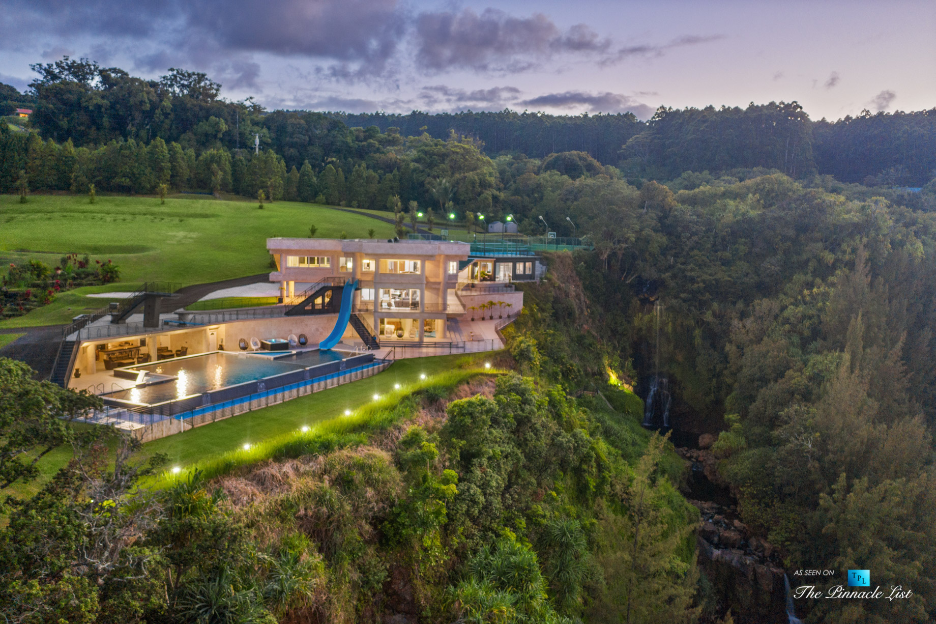 Waterfalling Estate - 32-1056 Old Mamalahoa Hwy, Ninole, HI, USA