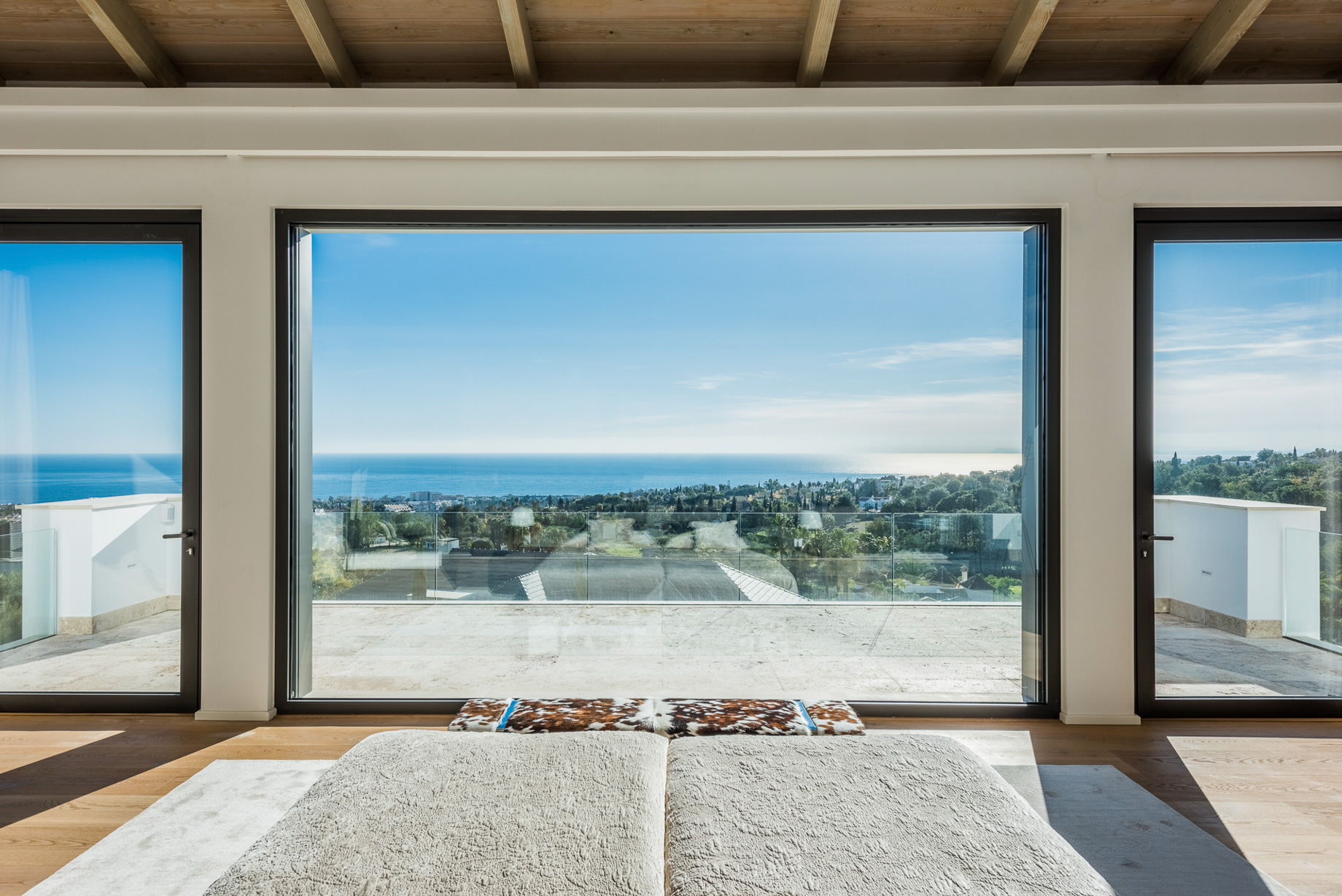 010 – Villa Camojan Luxury Residence – Cascada de Camojan, Marbella, Spain – Bedroom View