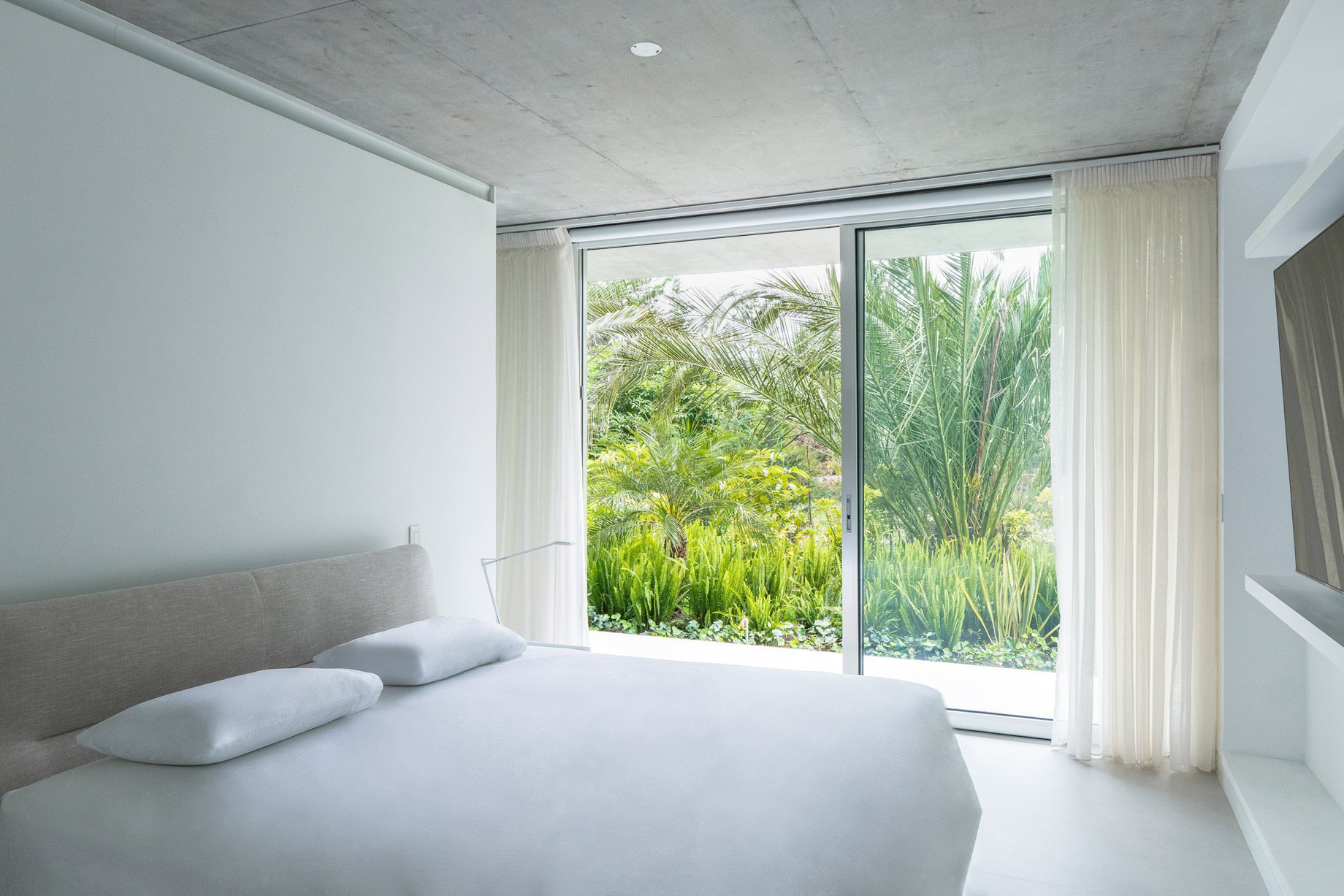 Magnolia House Luxury Residence – Puembo, Ecuador – Bedroom