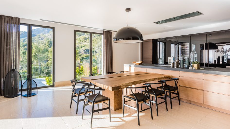 014 - Villa Camojan Luxury Residence - Cascada de Camojan, Marbella, Spain - Kitchen