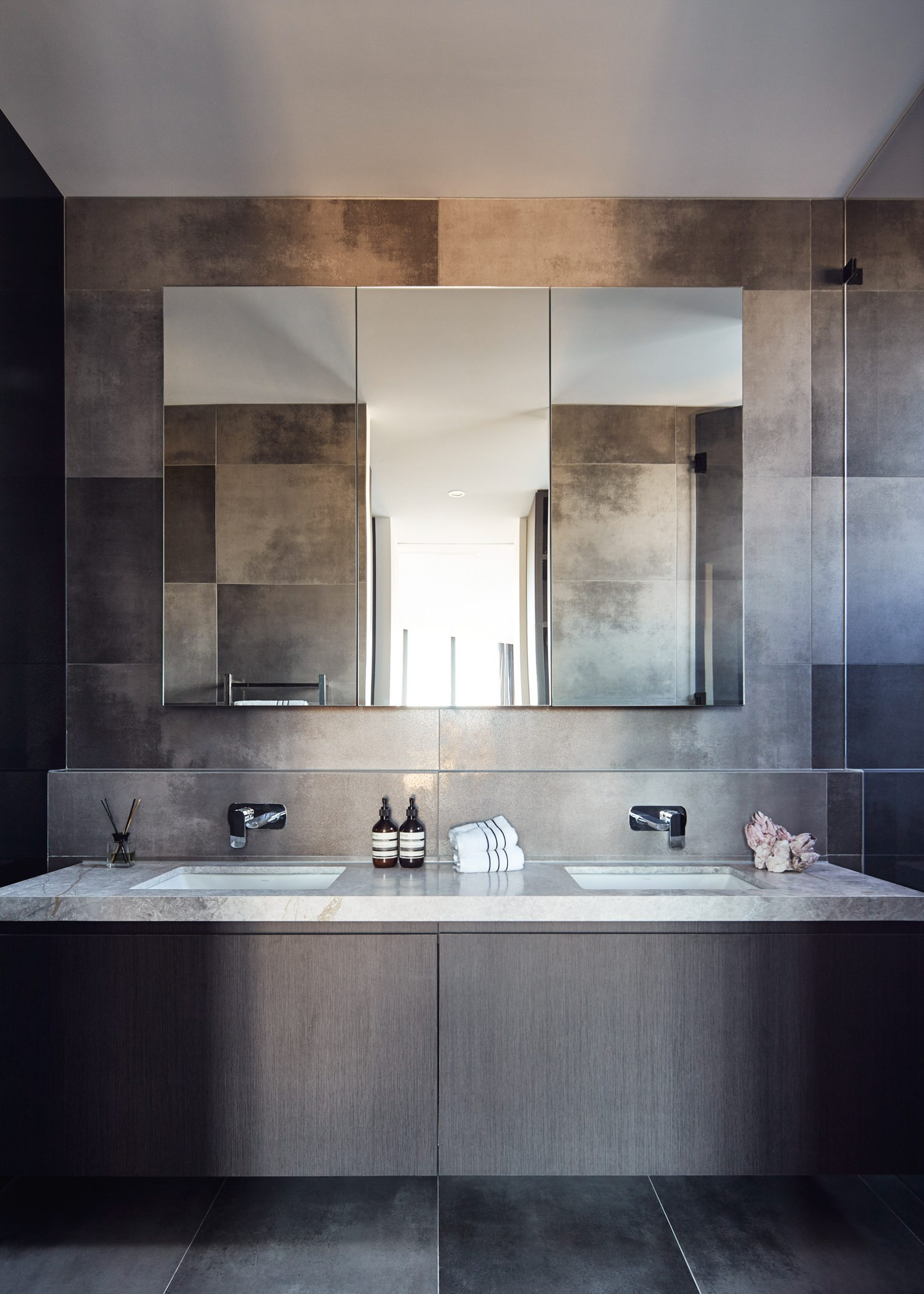 015 – Modern Contemporary Residence – 7 Teringa Place, Toorak, VIC, Australia – Washroom