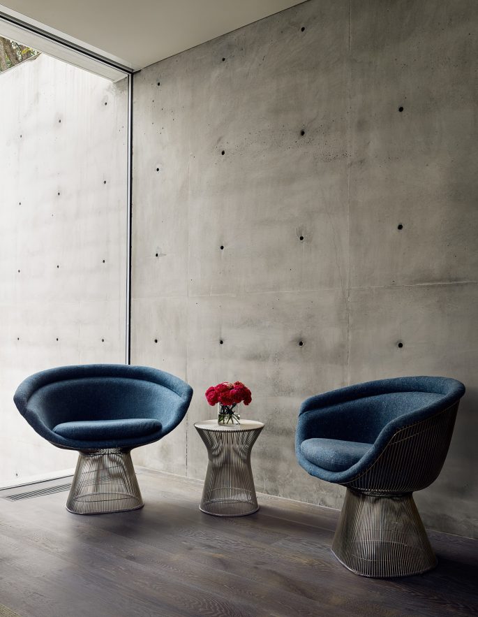 016 - Preston Hollow Brutalist Architecture Residence - Dallas, TX, USA - Lounge Chairs