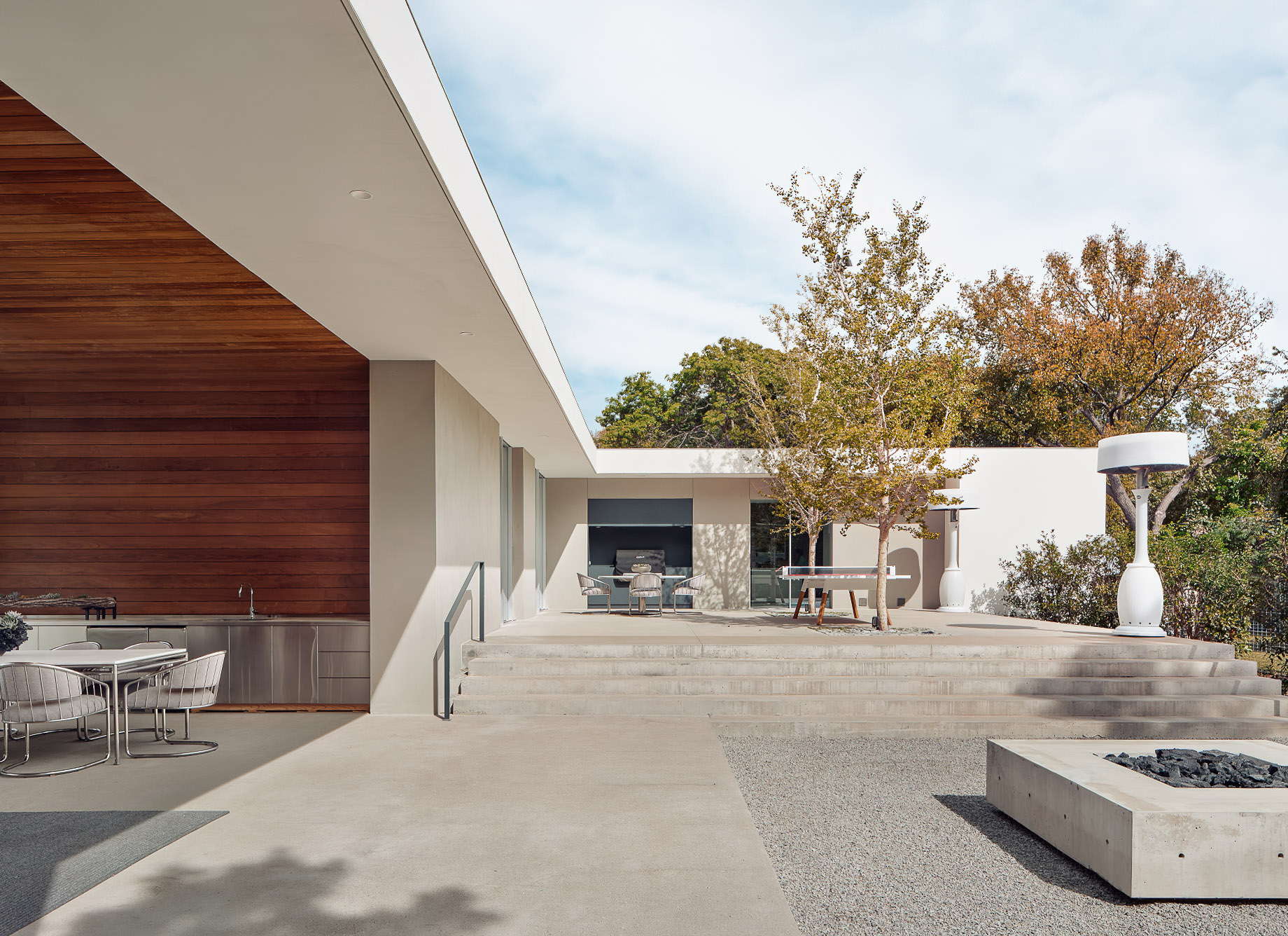 022 – Preston Hollow Brutalist Architecture Residence – Dallas, TX, USA – Exterior Living Area