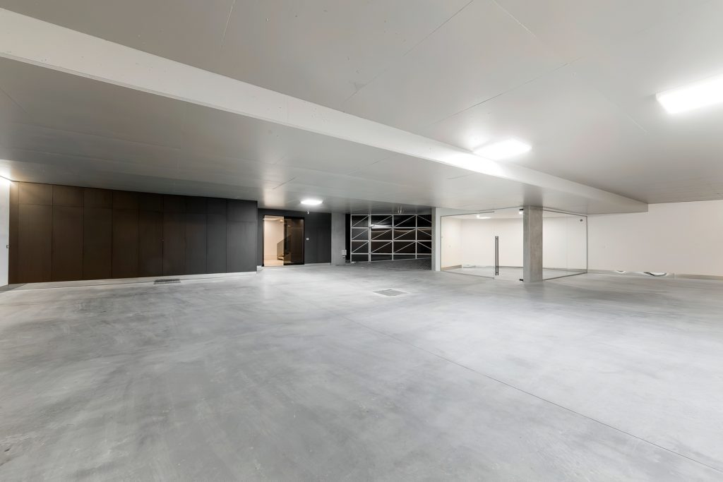 023 - Modern Contemporary Residence - 7 Teringa Place, Toorak, VIC, Australia - Garage