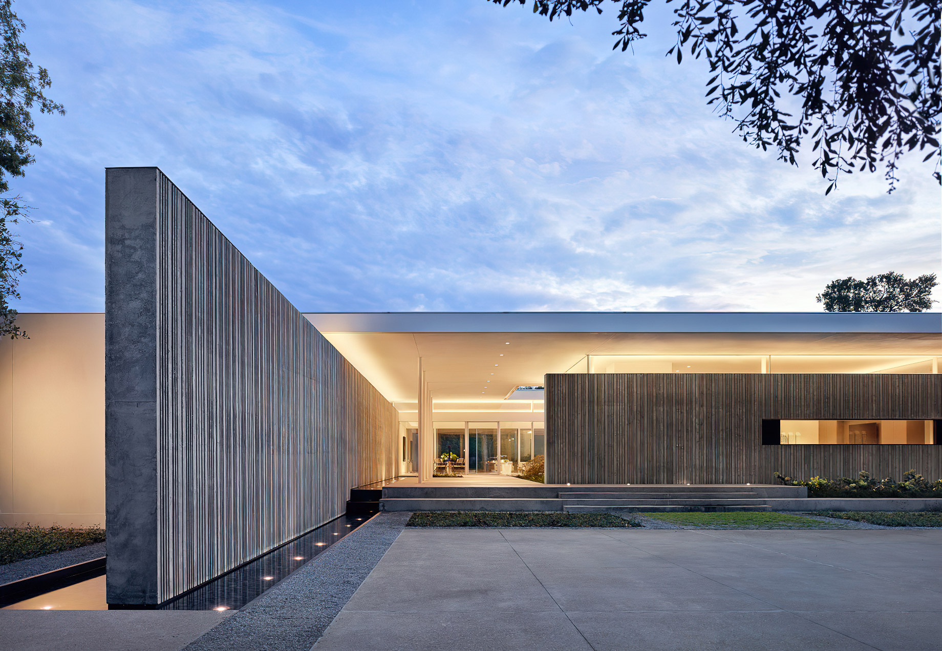 026 – Preston Hollow Brutalist Architecture Residence – Dallas, TX, USA – Sunset Interior View