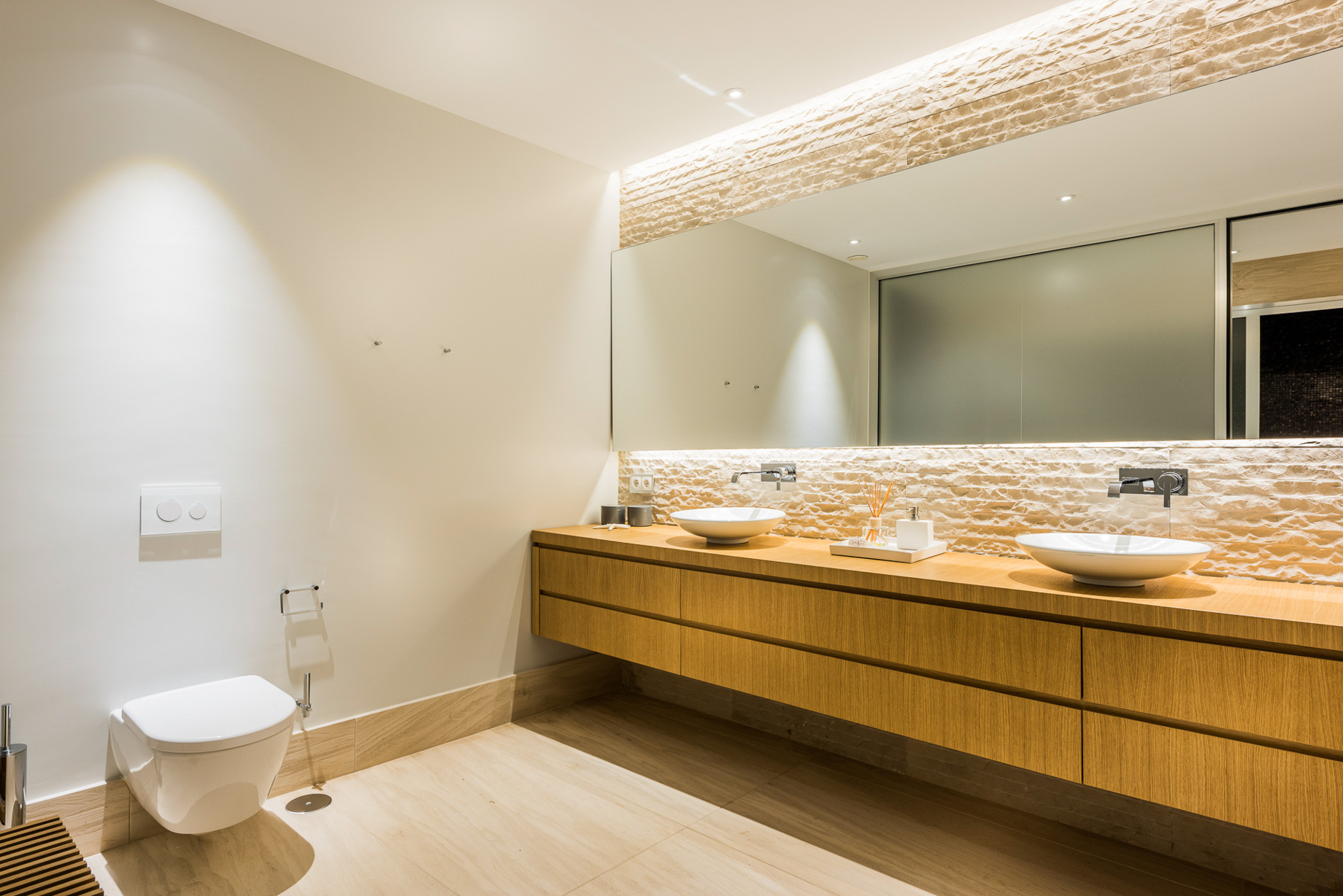 052 – Villa Camojan Luxury Residence – Cascada de Camojan, Marbella, Spain – Washroom
