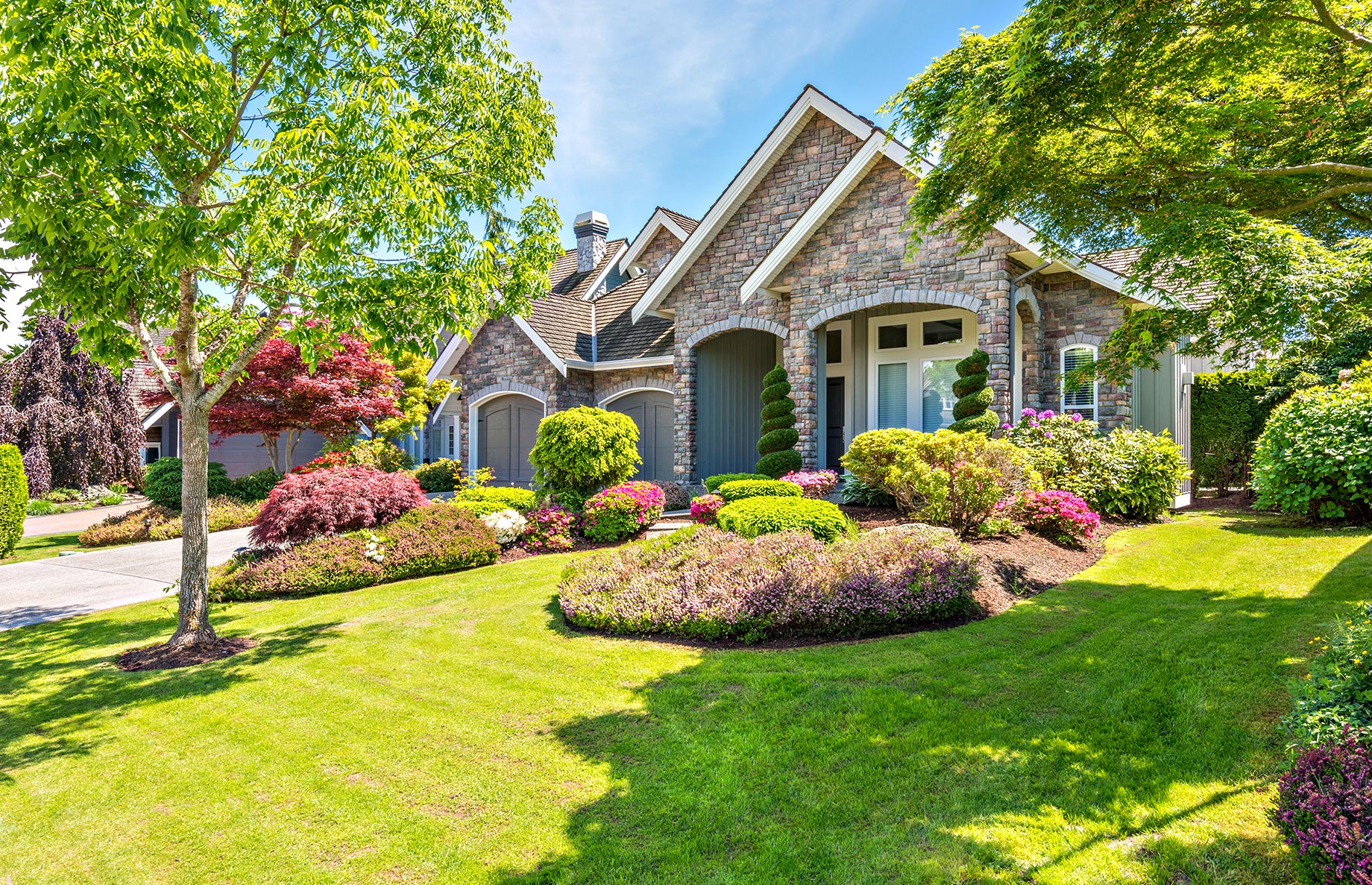 Front Lawn Garden Landscape – Vancouver Luxury Home