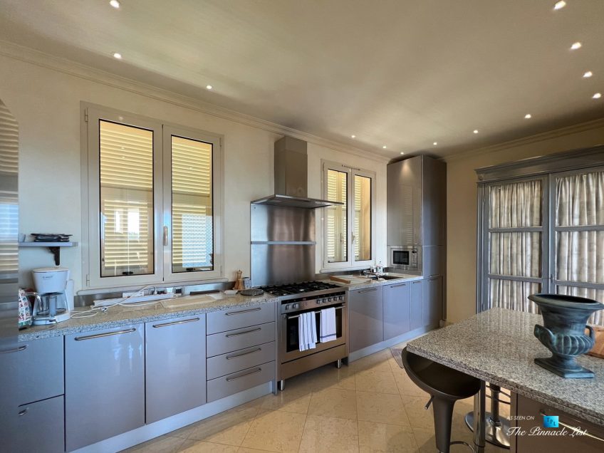 Monaco Long Term Rentals - Explore A Refined Luxury Duplex In Monaco Ville - Kitchen