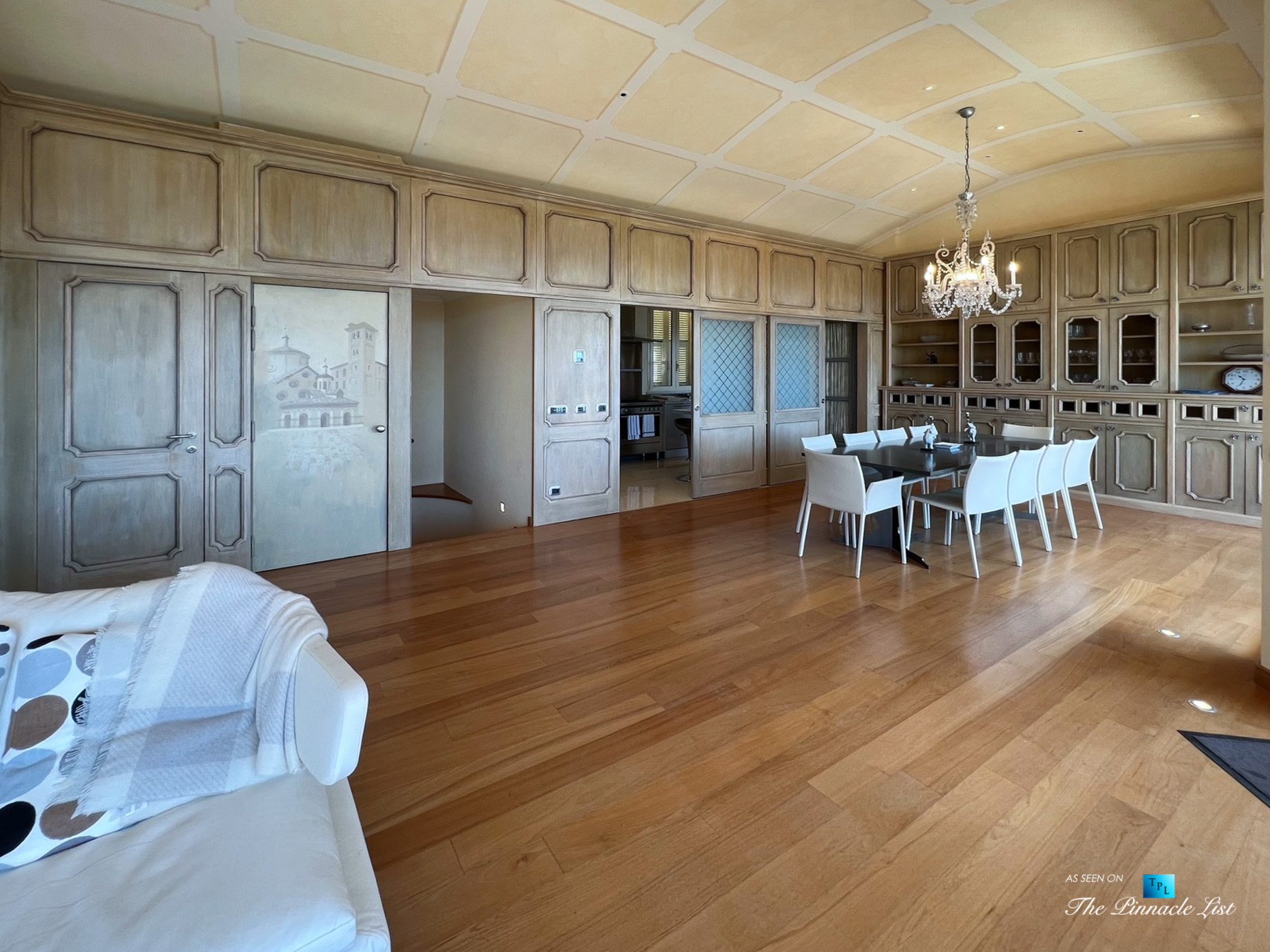 Monaco Long Term Rentals - Explore A Refined Luxury Duplex In Monaco Ville - Dining Room