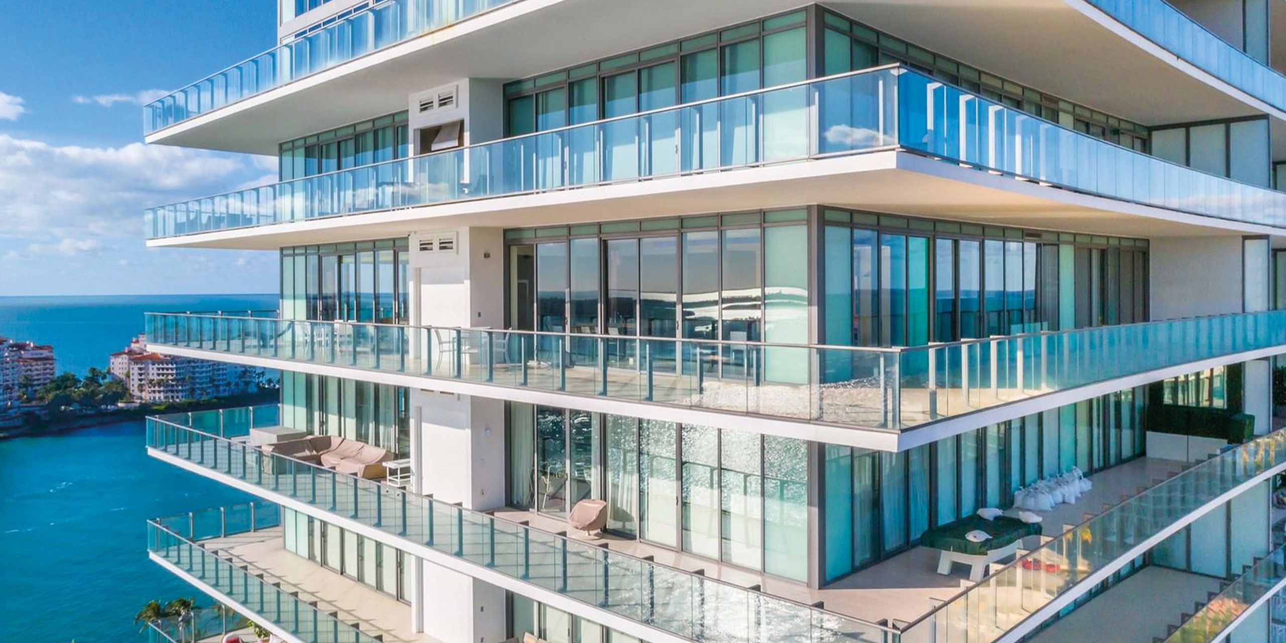 Building View - Apogee Condominium - South Beach, Miami, Florida