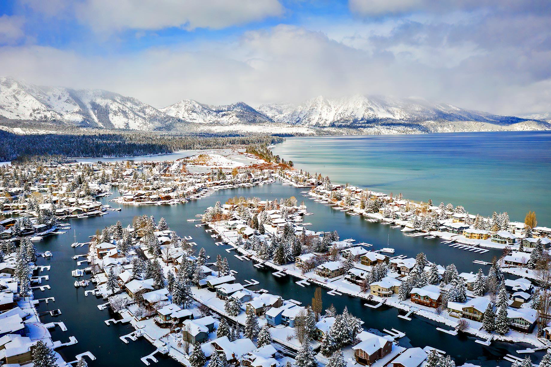 Lakefront Luxury Homes - Winter Snow Season - Lake Tahoe, California, USA