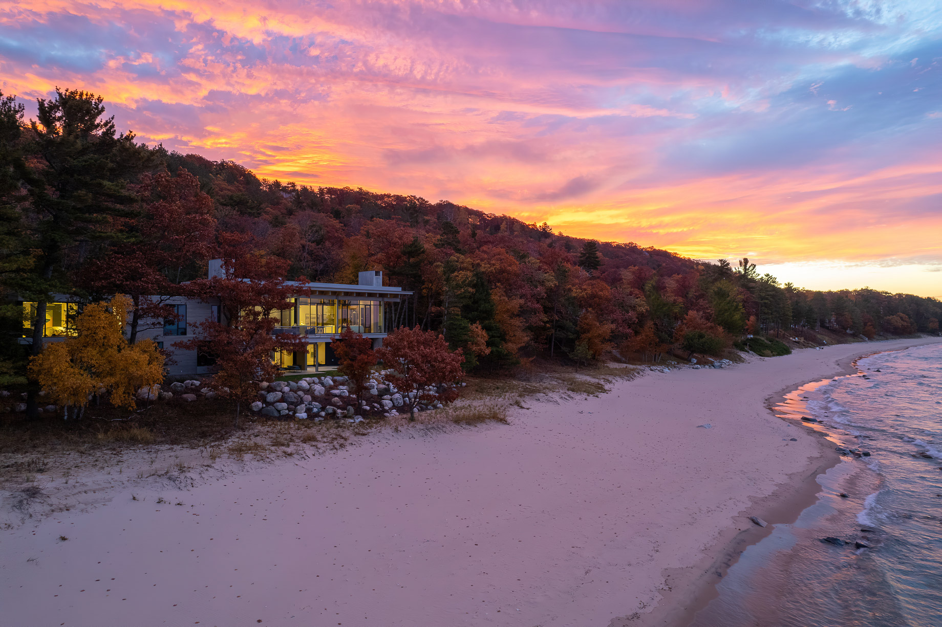 Lower Shore Beach House - Harbour Springs, MI, USA