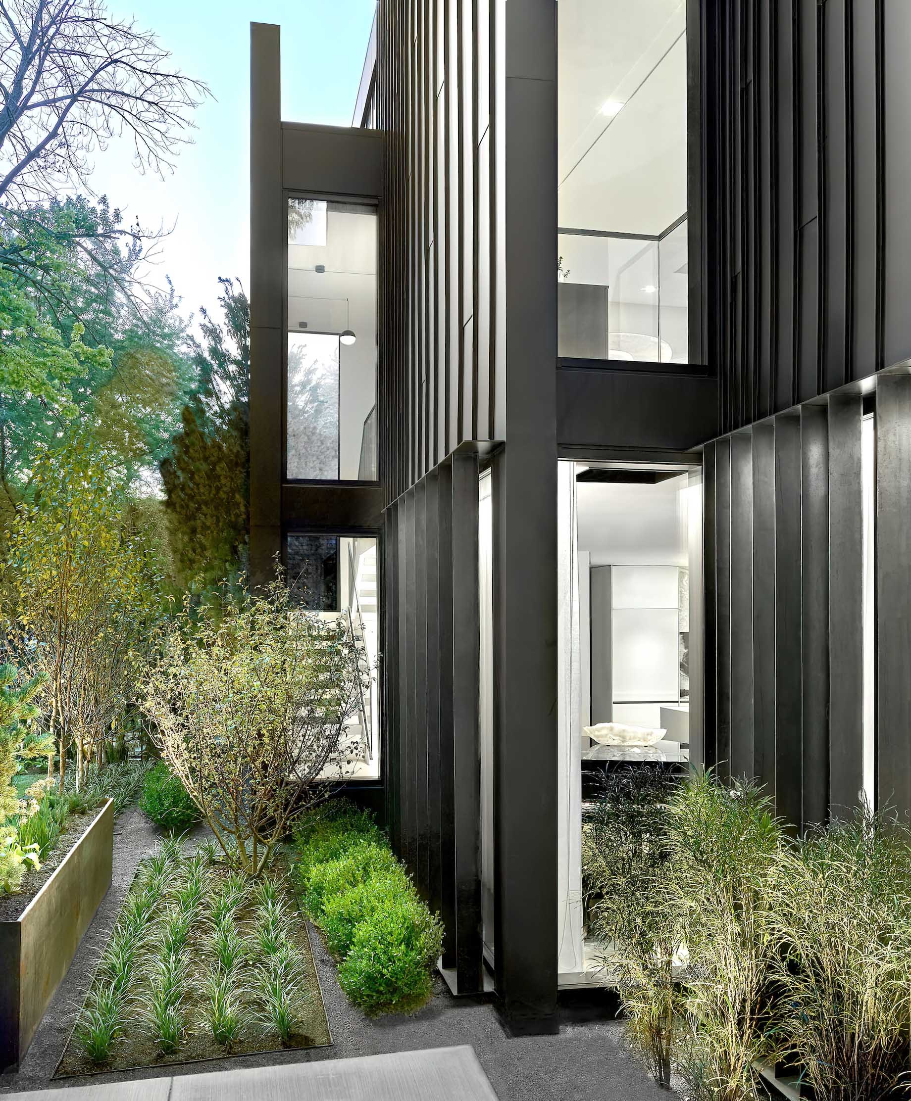 Zinc House Lakeview Residence – West Wellington Ave, Chicago, IL, USA