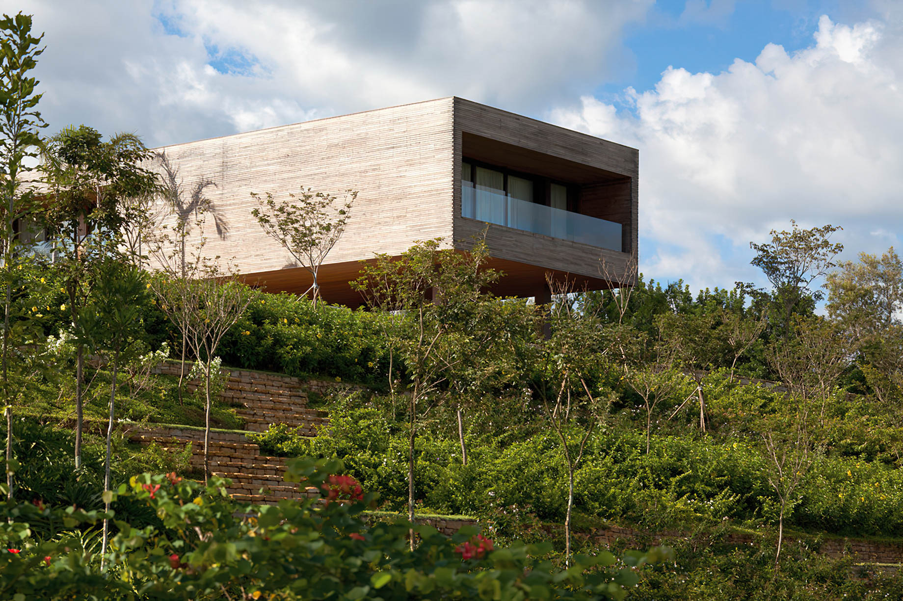 CT House Contemporary Residence - Bragança Paulista, Brazil