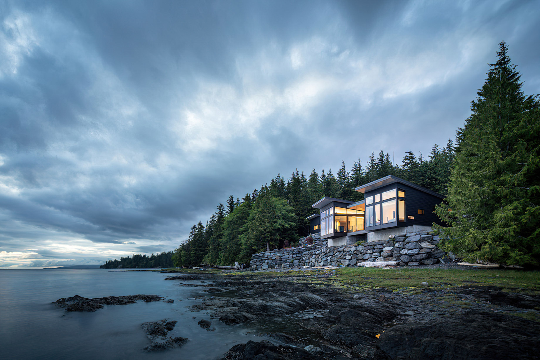 Tongass Ledge Modern Oceanfront House - Ketchikan, AK, USA