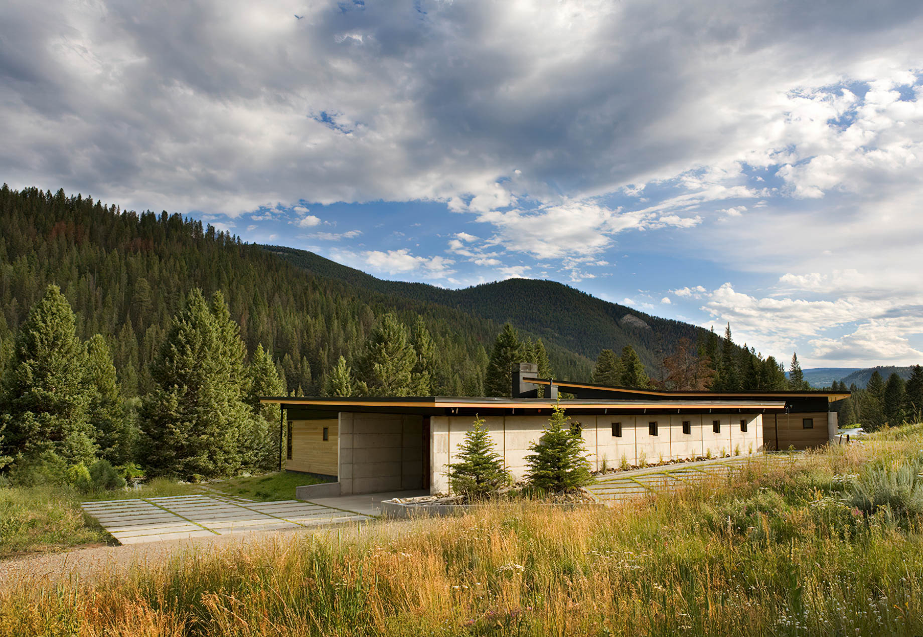 River Bank Sustainable Luxury House – Big Sky, MT, USA