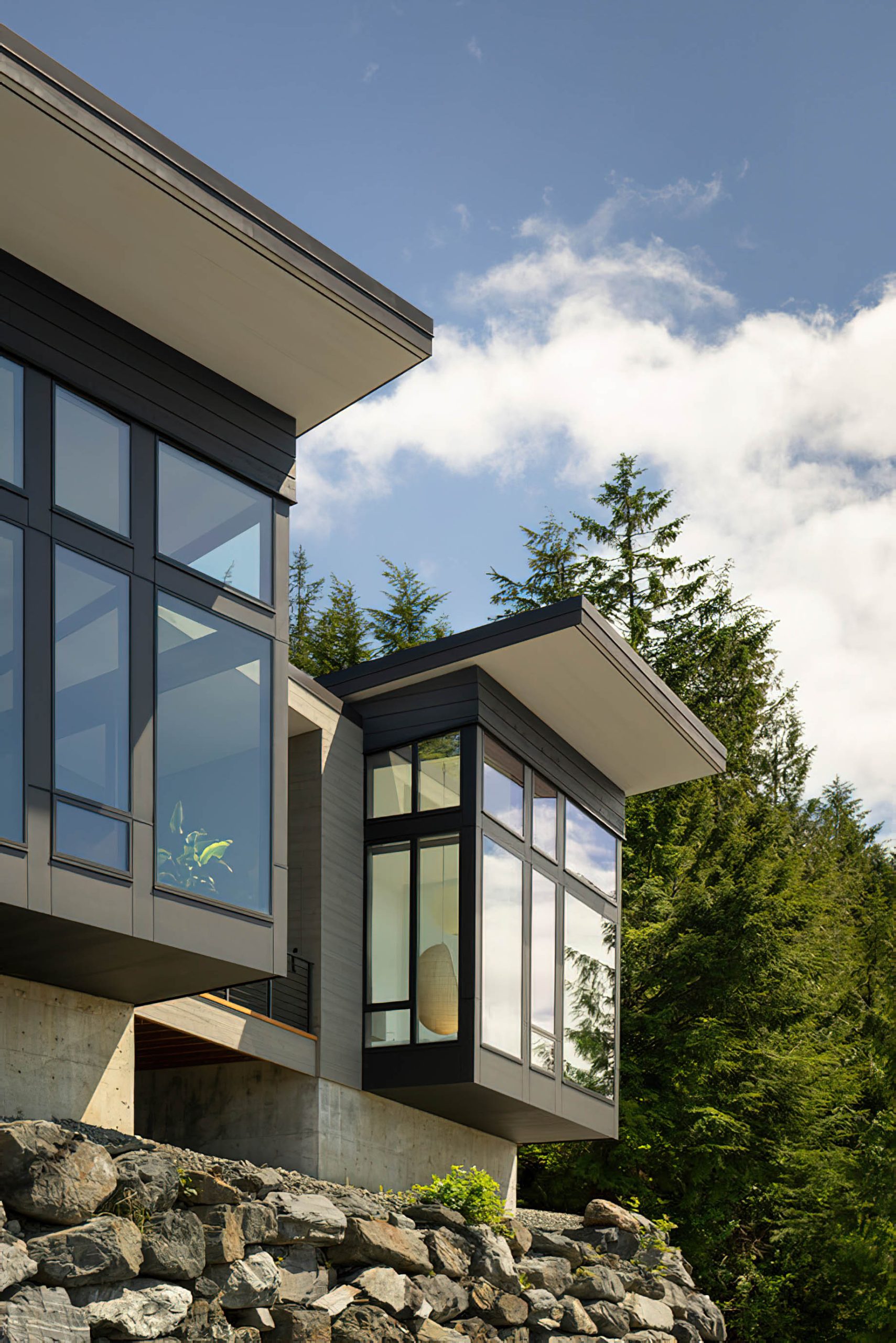 Tongass Ledge Modern Oceanfront House - Ketchikan, AK, USA