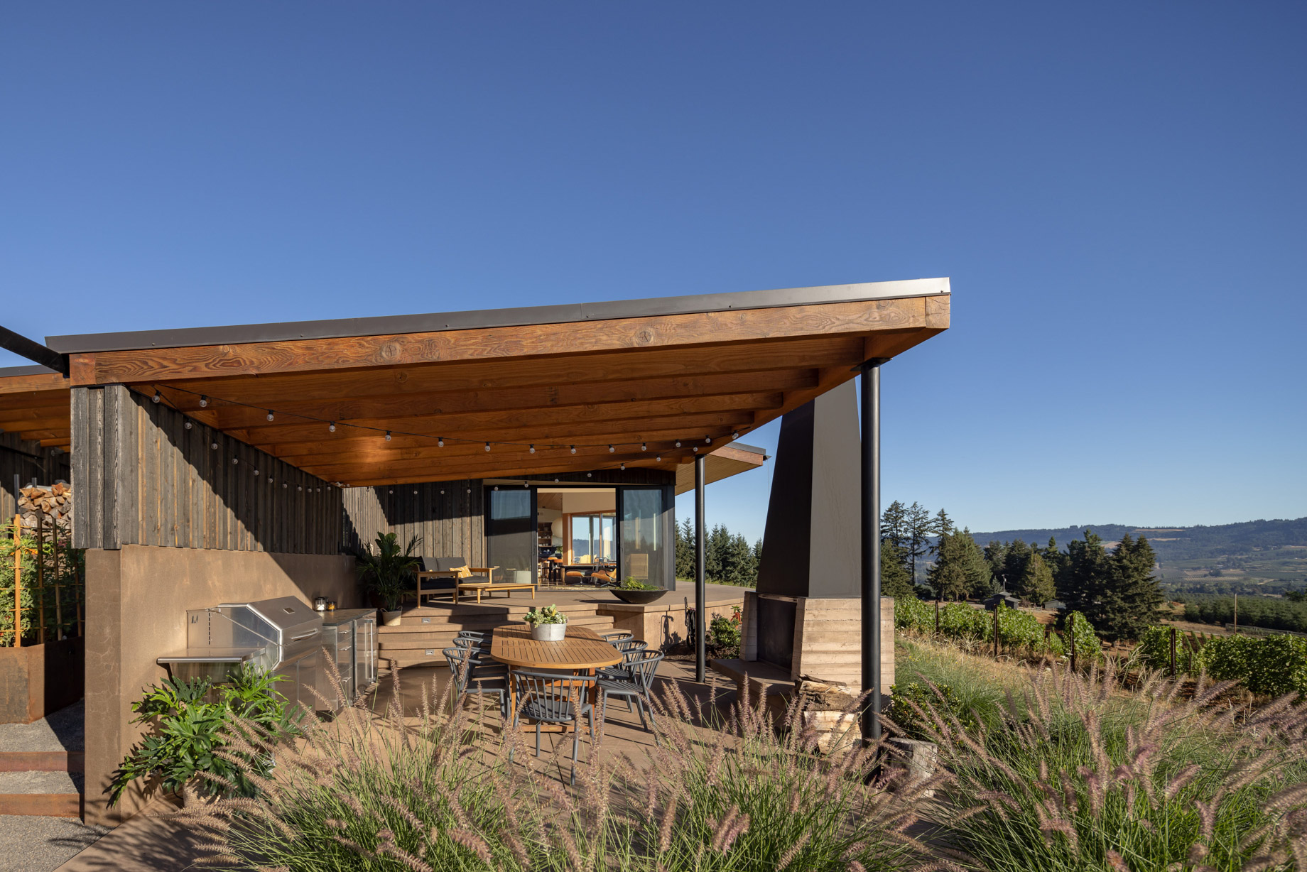 Big Fir Vineyard Natural Modern House - Dundee, OR, USA