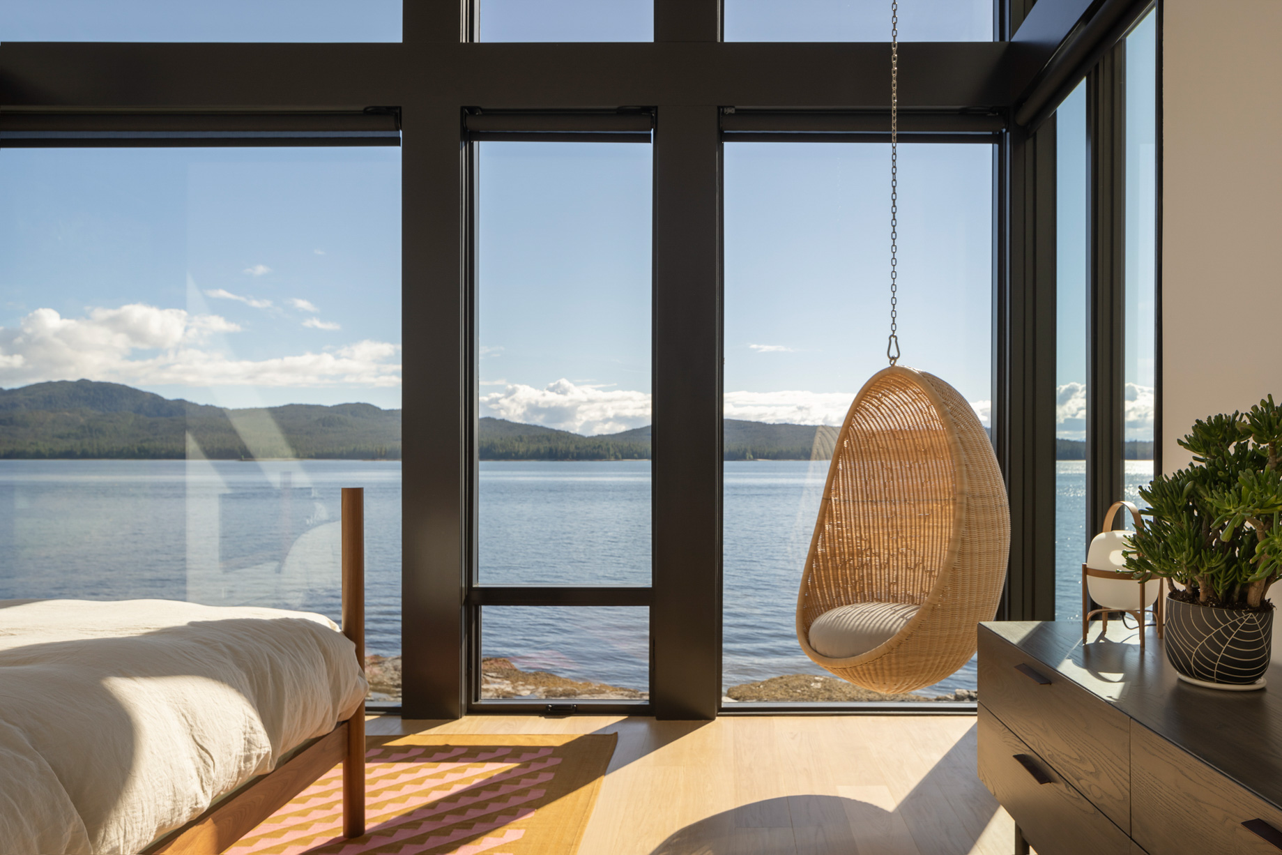 Tongass Ledge Modern Oceanfront House – Ketchikan, AK, USA