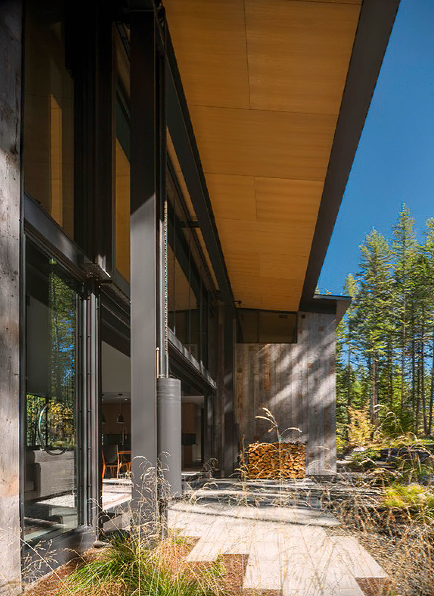 Dragonfly Modern Lake House - Whitefish, MT, USA