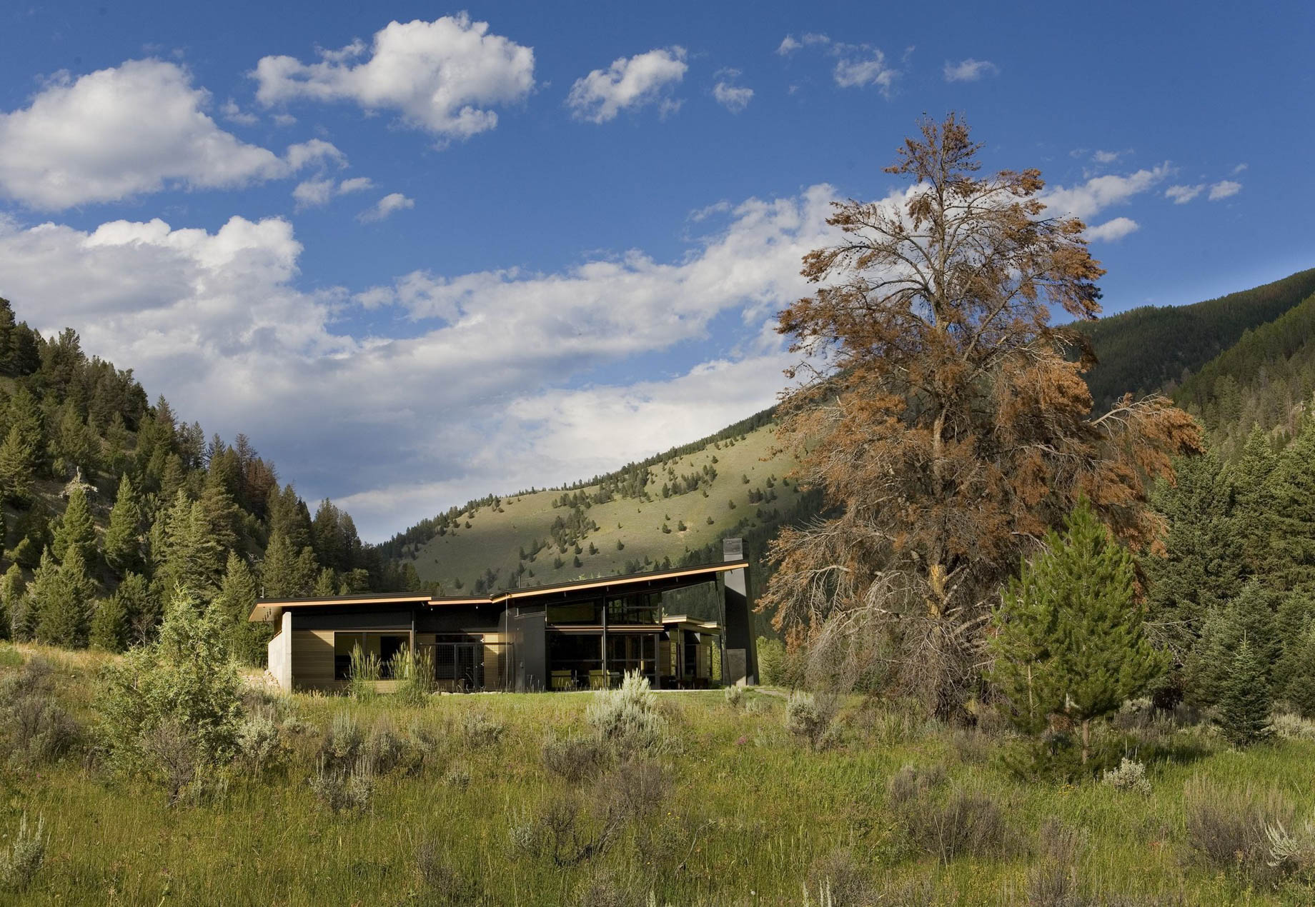 River Bank Sustainable Luxury House – Big Sky, MT, USA