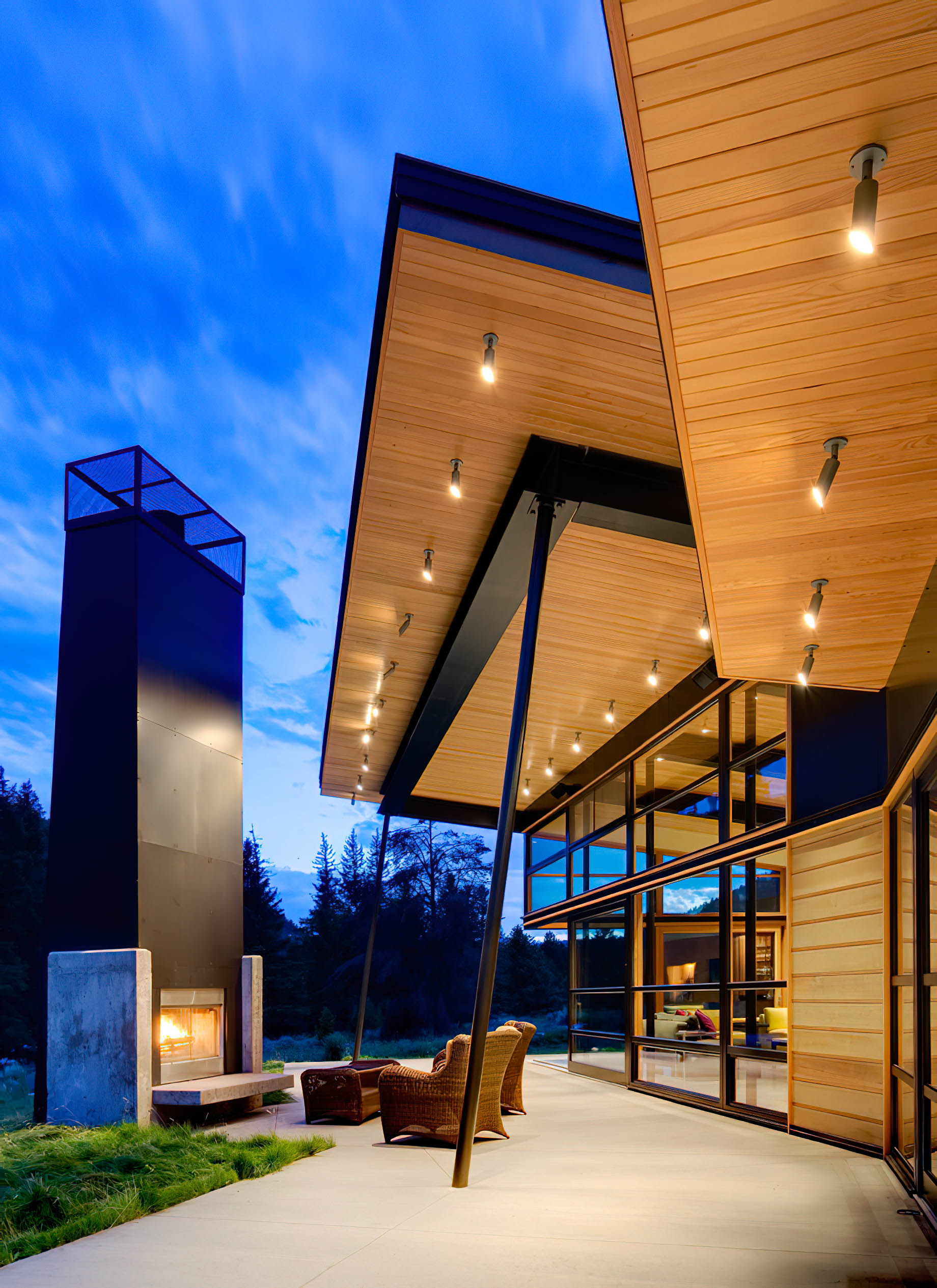 River Bank Sustainable Luxury House – Big Sky, MT, USA