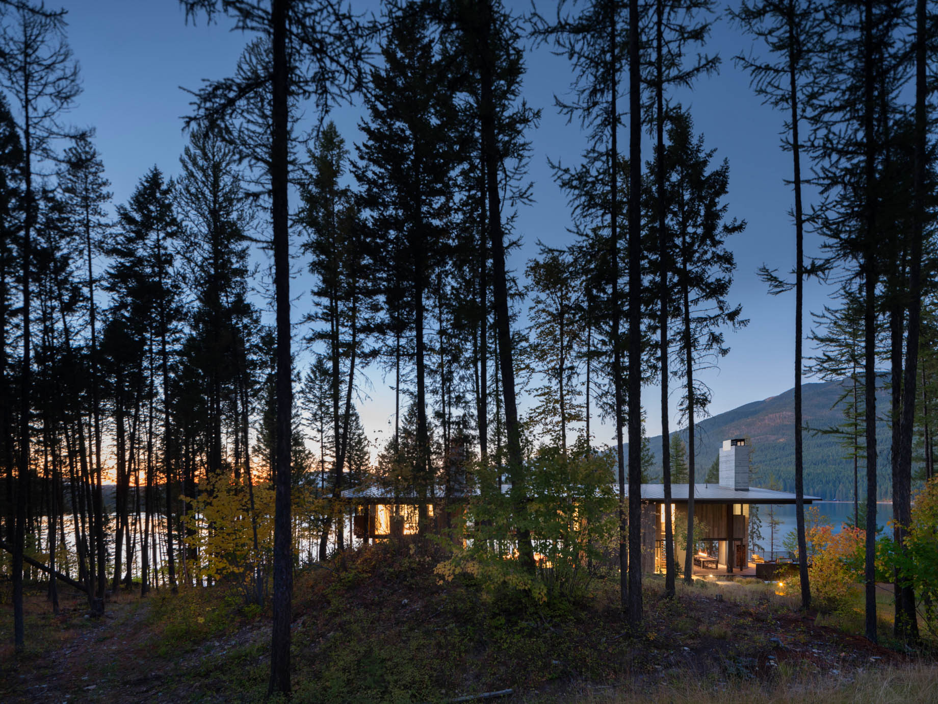 Dragonfly Modern Lake House - Whitefish, MT, USA