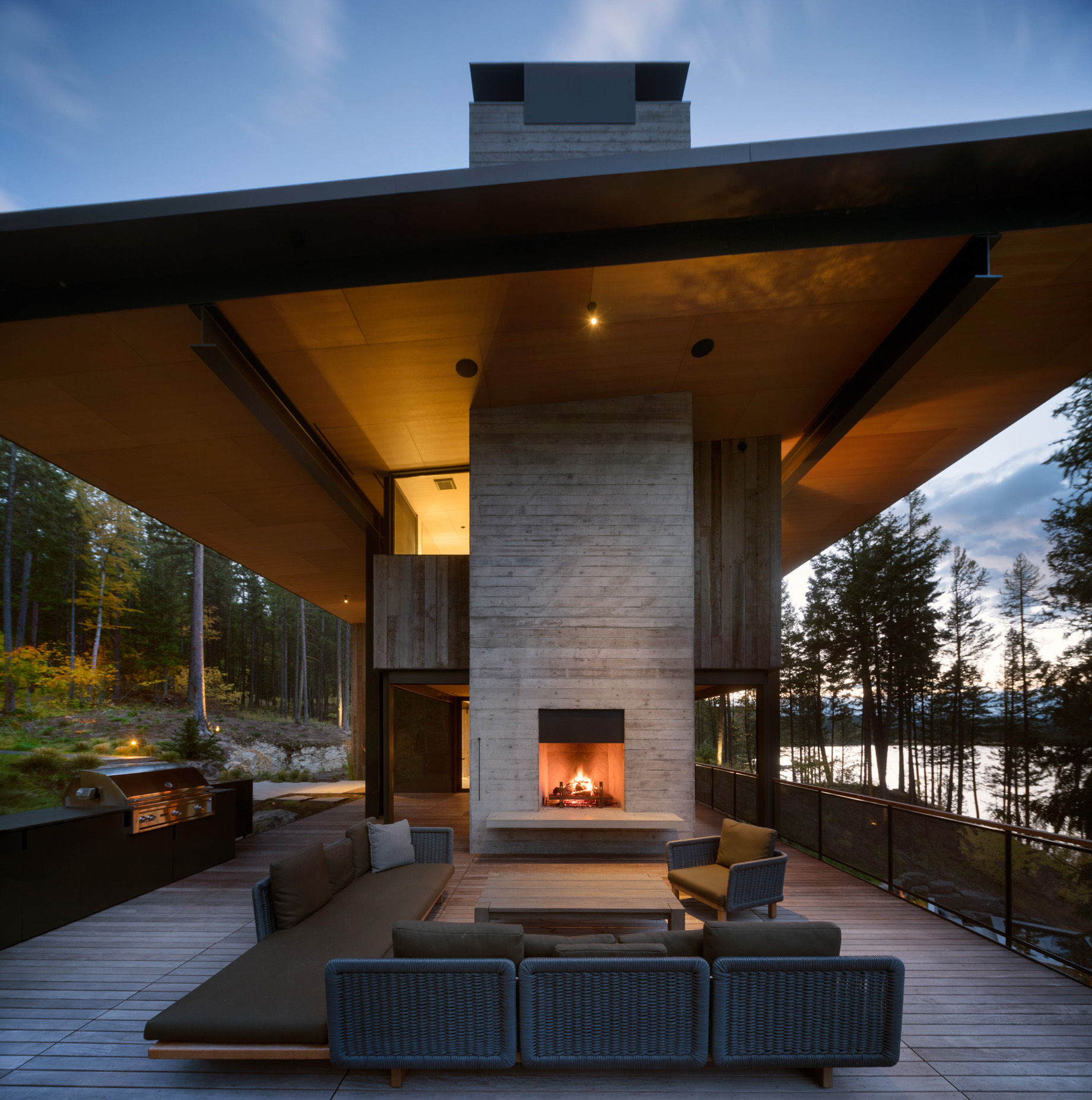 Dragonfly Modern Lake House - Whitefish, MT, USA